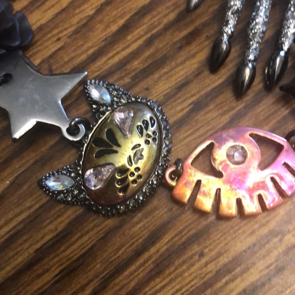 Betsey Johnson necklace - Picture 4 of 6